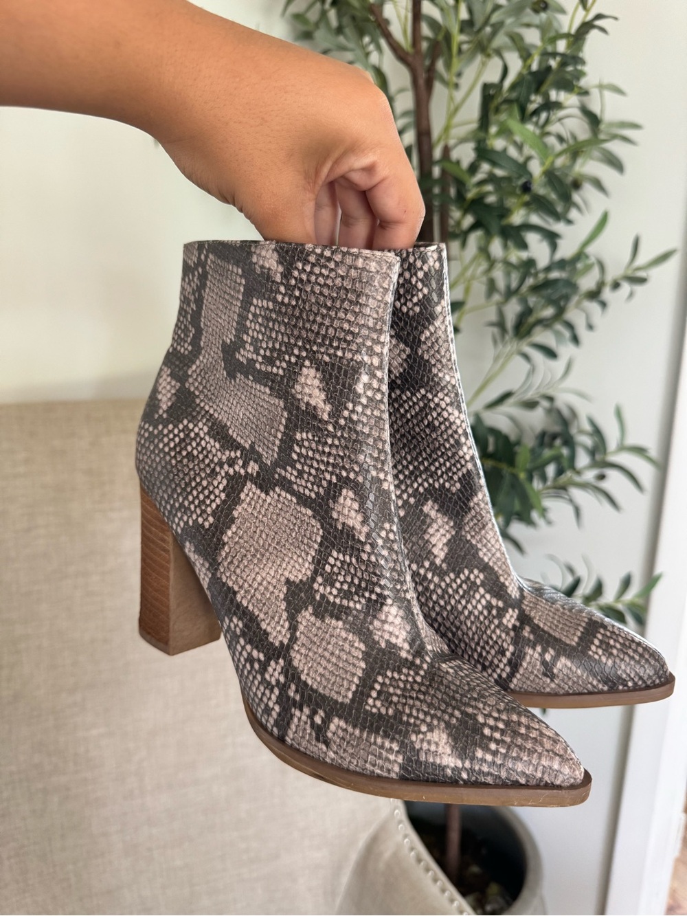 Carlos by Carlos Santana Lydia Snakeskin Ankle Booties Size 7.5